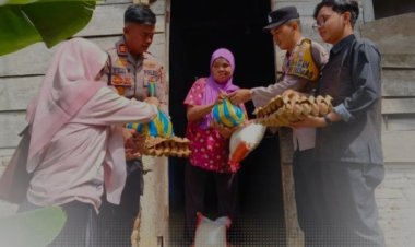 Bansos Polri Menyasar Warga Ekonomi Terbatas, Polres Sijunjung Distribusikan Sembako di Nagari Lalan
